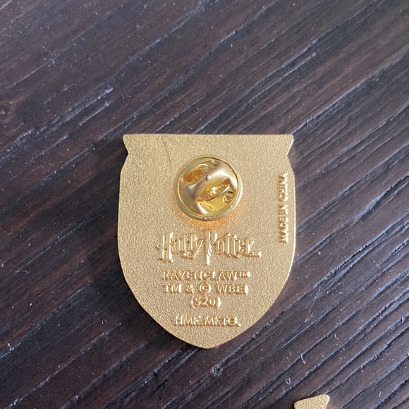 Ravenclaw Pin Set - Picture 5 of 5